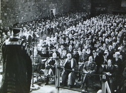 Churchill addresses congregation 