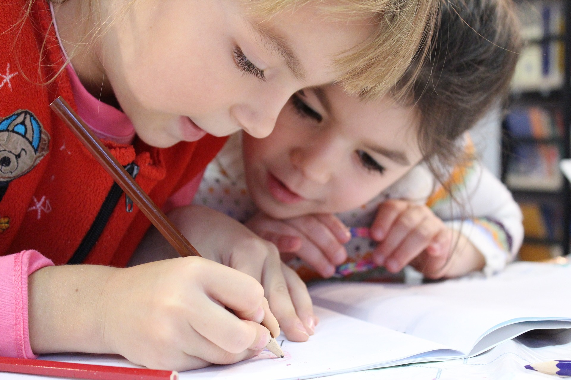 children working together 