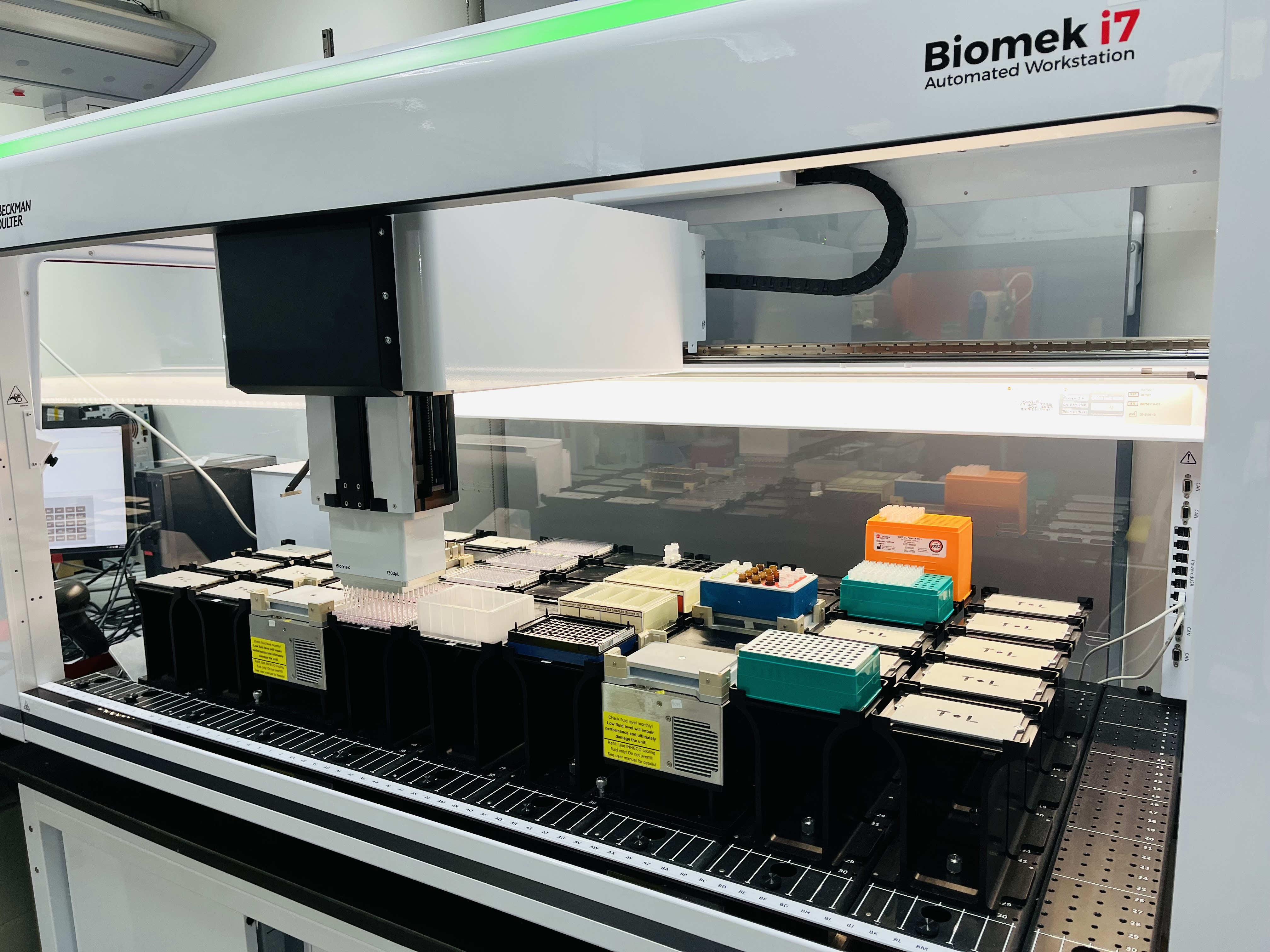 Picture of the Biomek i7 liquid handling robot