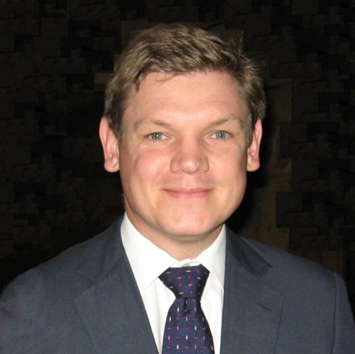 Tim Leeder portrait photo looking at camera