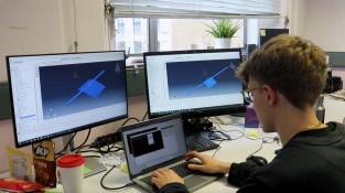 Matthew Leader in front of computer screens carrying out some abaqus modelling