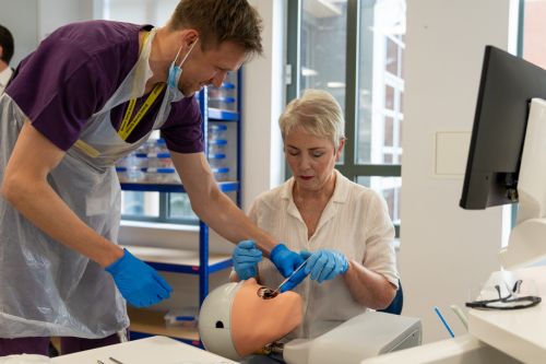 MP Karin Smyth takes part in clinical skills training as part of the visit