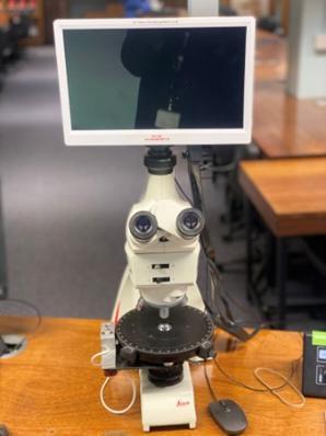 Leica DM750P binocular petrological microscope with photo and video capture setup