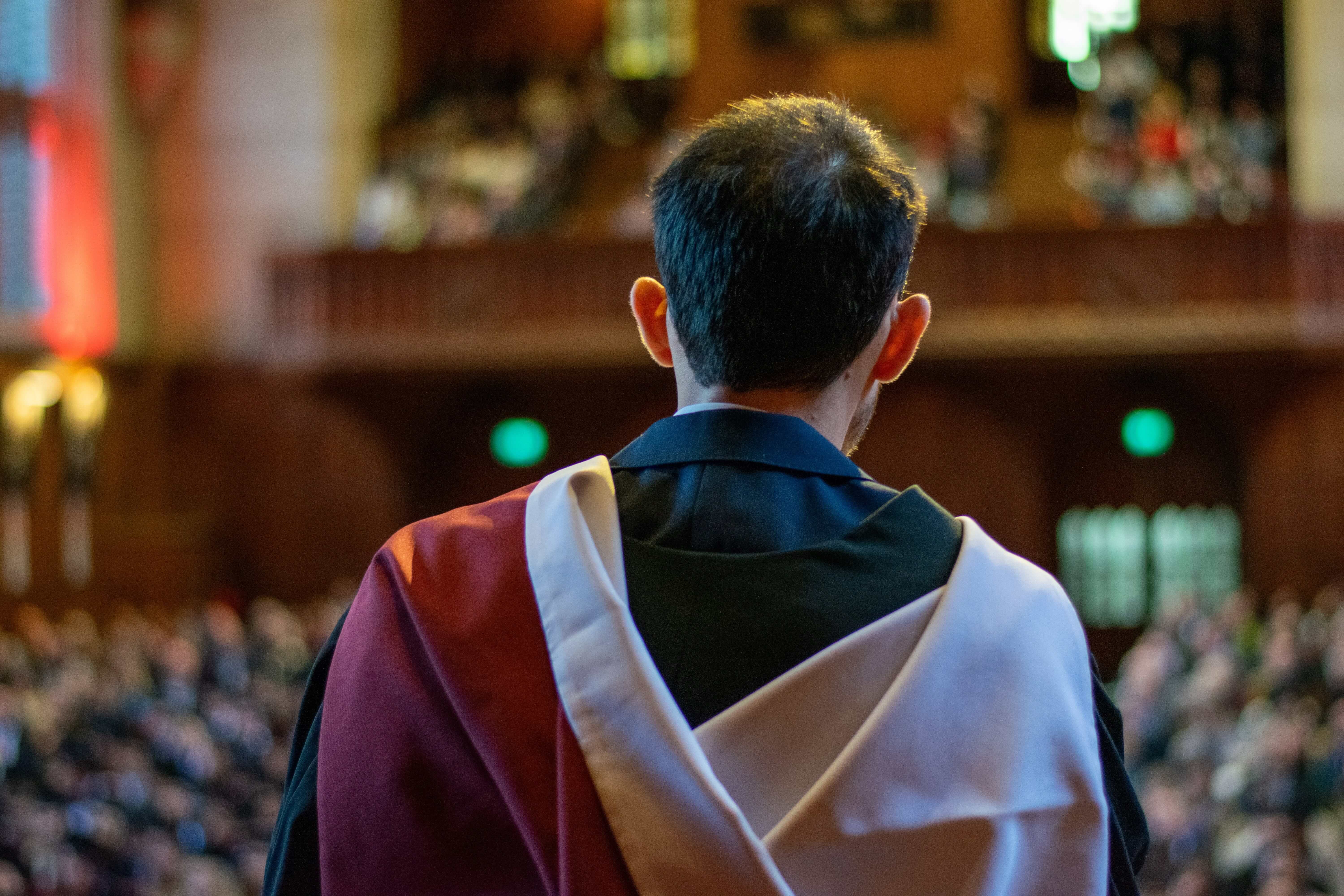 2025: news - 'Remarkable' Syrian blinded in war graduates with master's ...