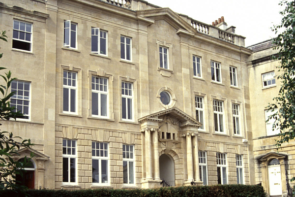 8-10 Berkeley Square, University of Bristol Law School, seen from the side.