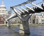 The London Millenium Bridge seen from the south bank of the Thames