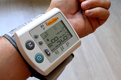 how to measure blood pressure online