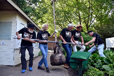 A tree, carried from Hannover by boat, has been planted at the University of Bristol Botanic Gardens to mark the cities’ twinning anniversary –  – University of Bristol – All news