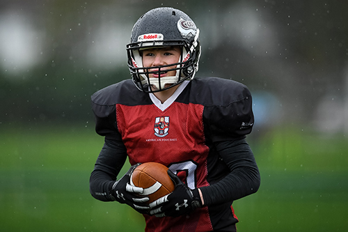 Archie Wills-Johnson playing American football for Bristol Barracuda