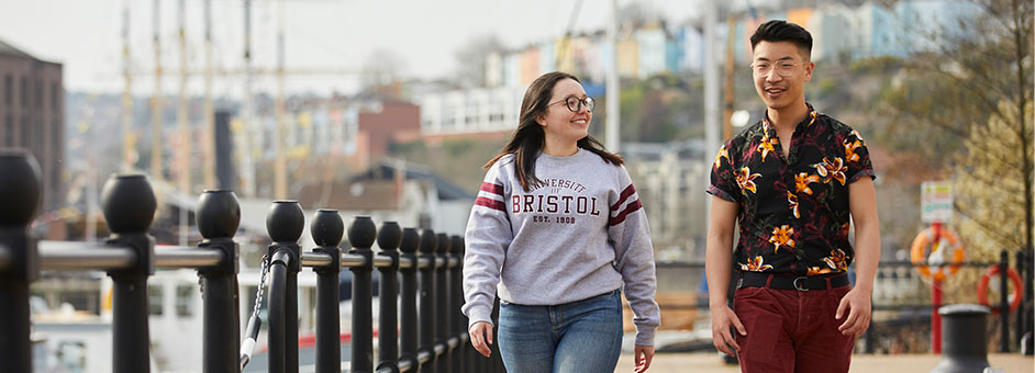 Students taking a walk around the harbourside.