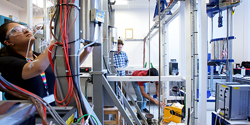 Students working in an engineering lab